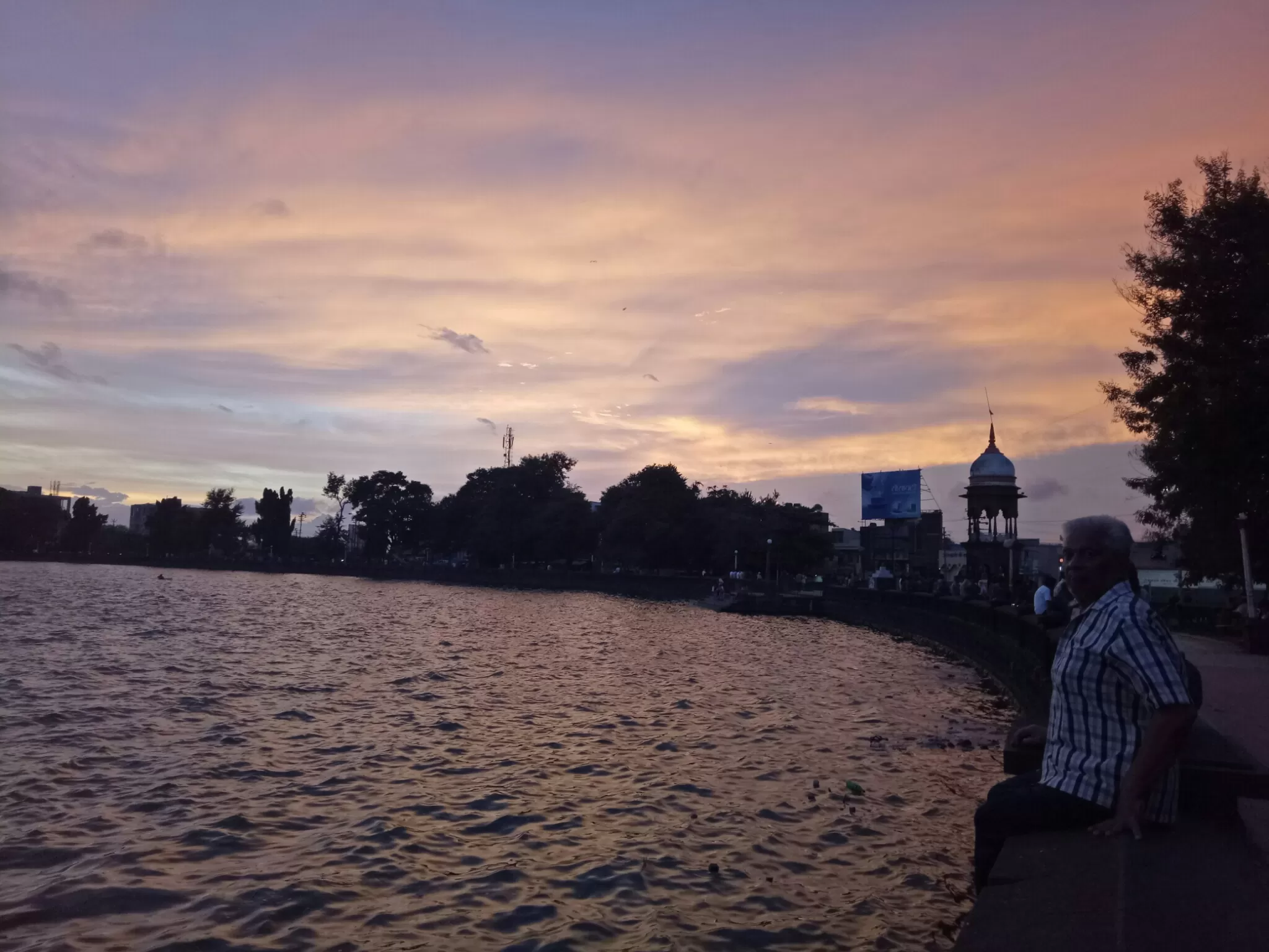 Rankala Night Bike Rentals in Azad Chowk | Rent Bike Now - Boongg